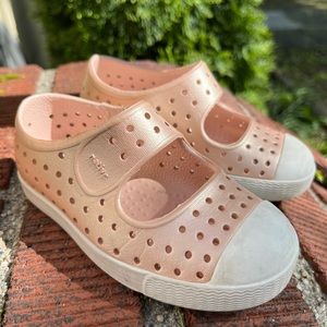 Girls Native Shoes size C7 light pink
